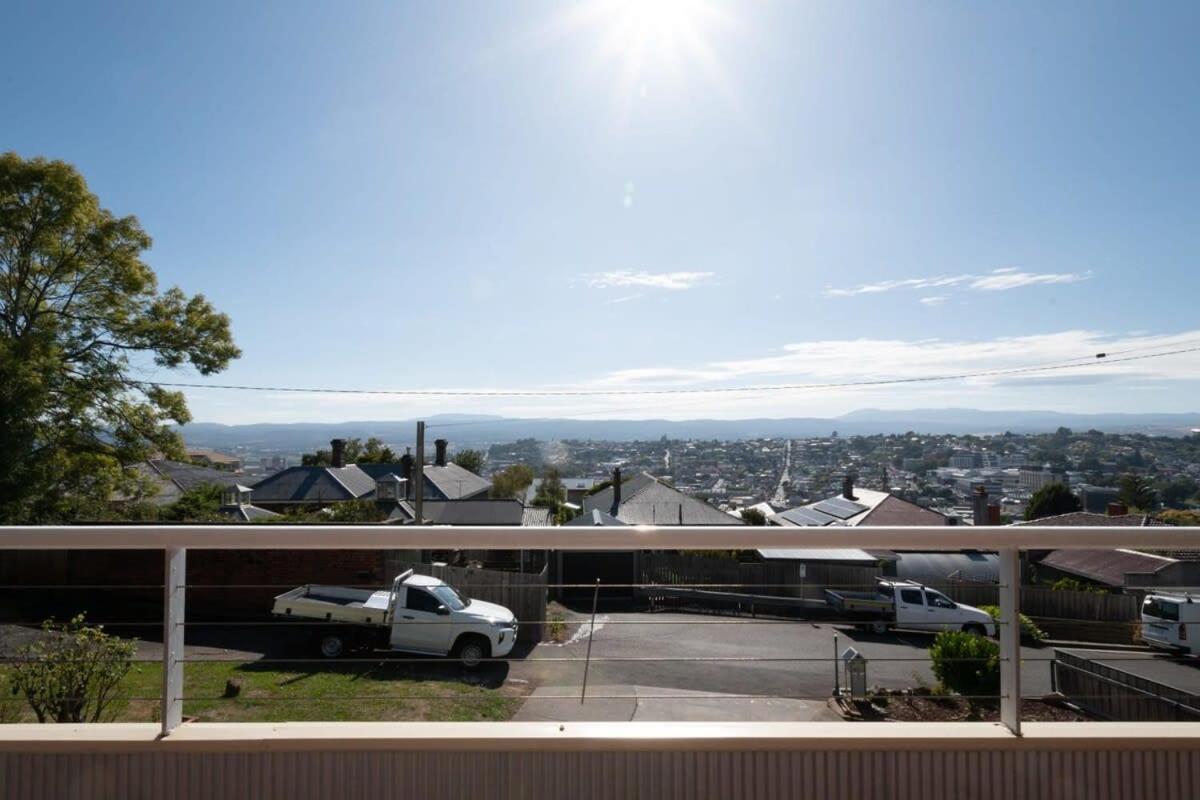 The Captain - Views Over The City Launceston Bagian luar foto